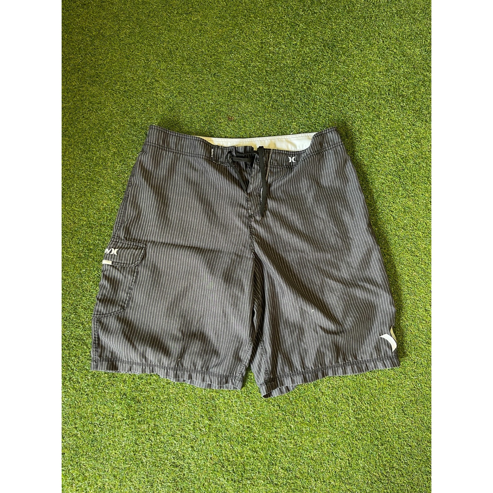Hurley Board Shorts Mens 38 Black White Striped Logo Cargo Pocket Swimwear Beach